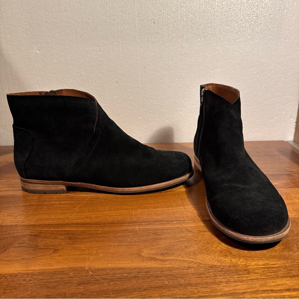 Kork-Ease Balsa Black Suede Side Zip Ankle Boots Flats size 9.5
